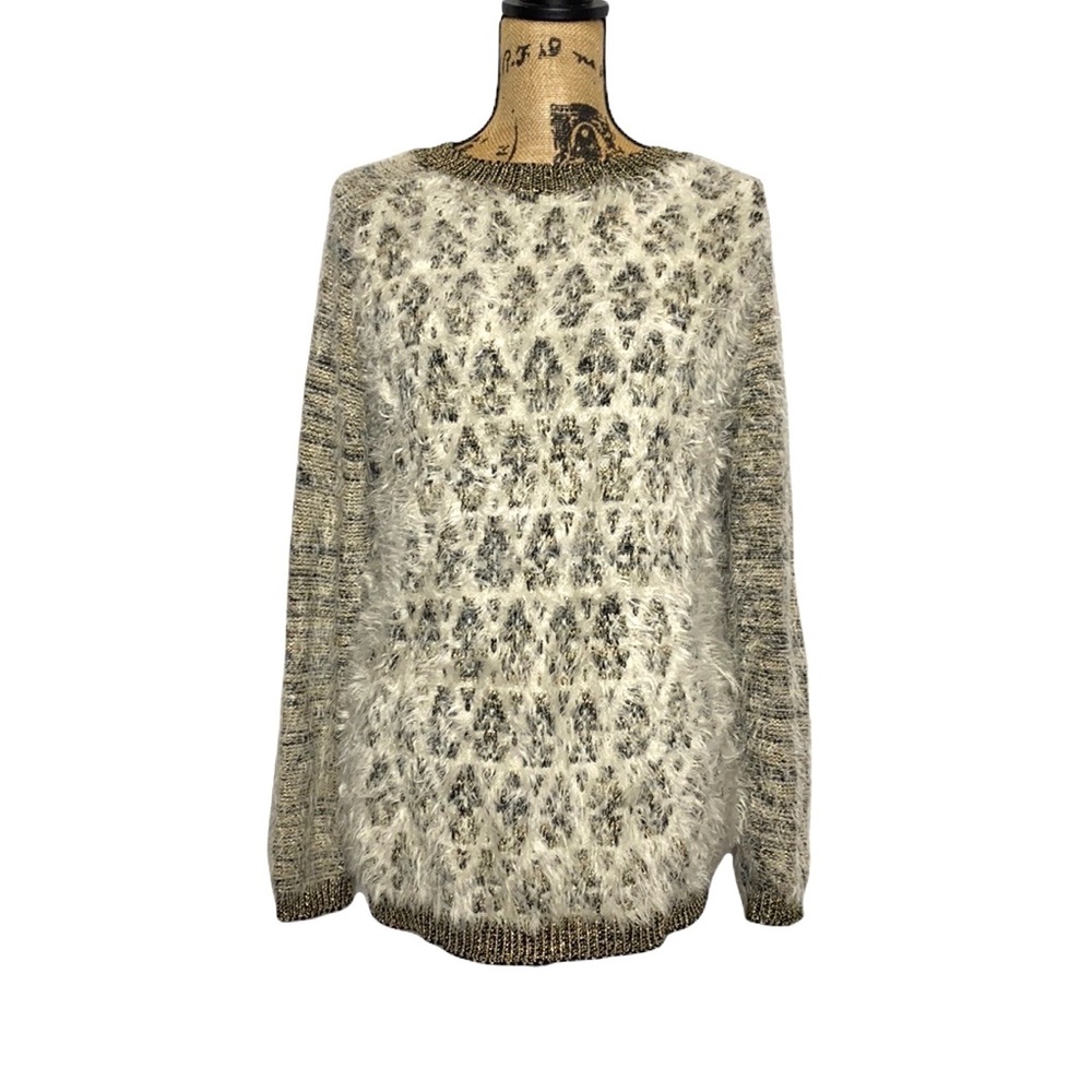 Eyelash Shaggy Animal Print Pullover M